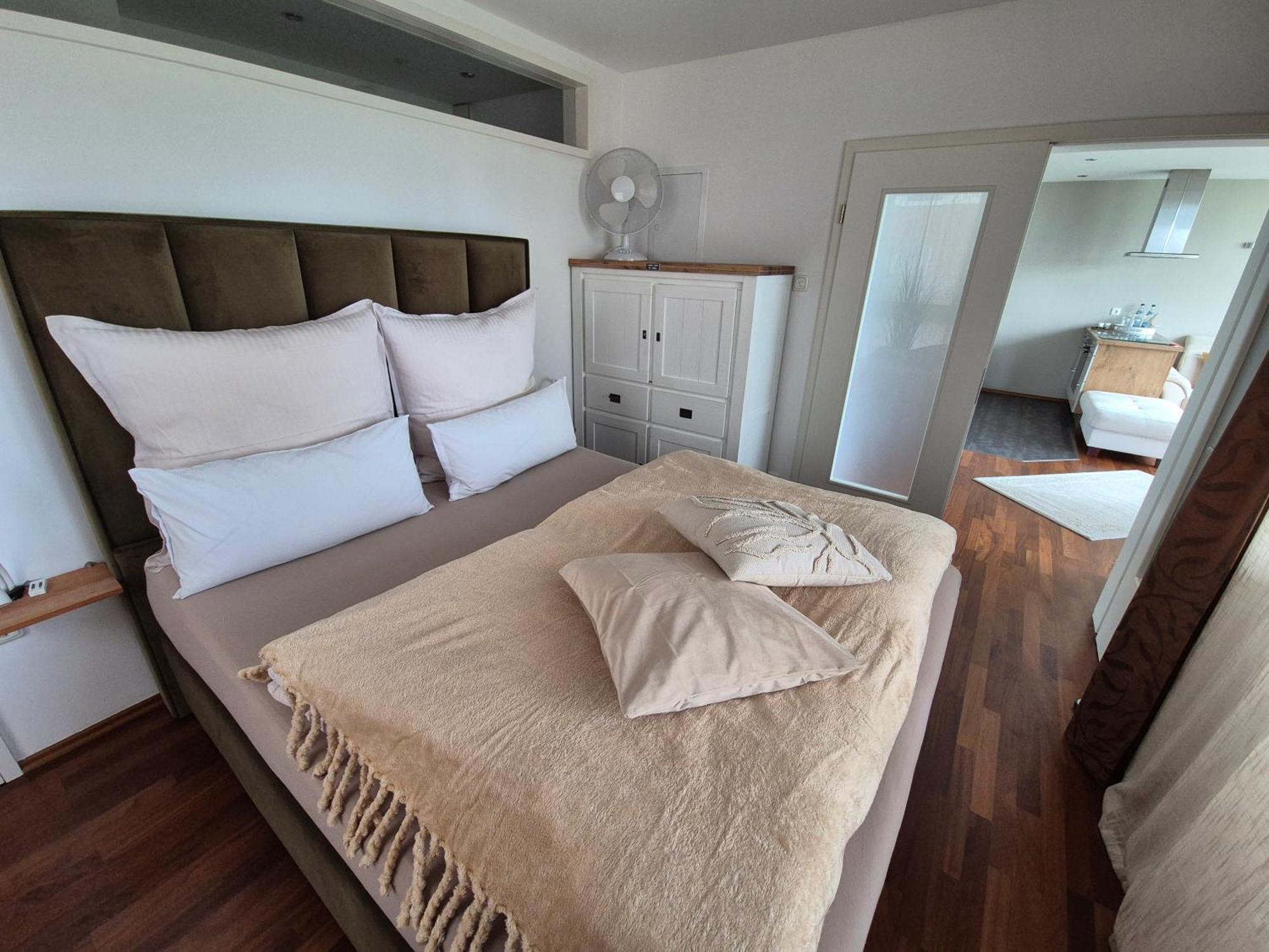 "Myharbourfront", Luxurioeses Wohnen An Der Hafenmole Apartment Rostock Bagian luar foto